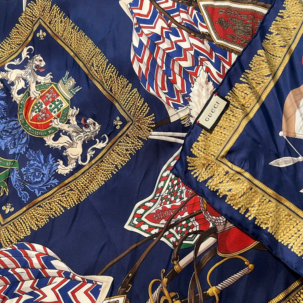 Gucci Royal Scarf - Picture 5 of 7